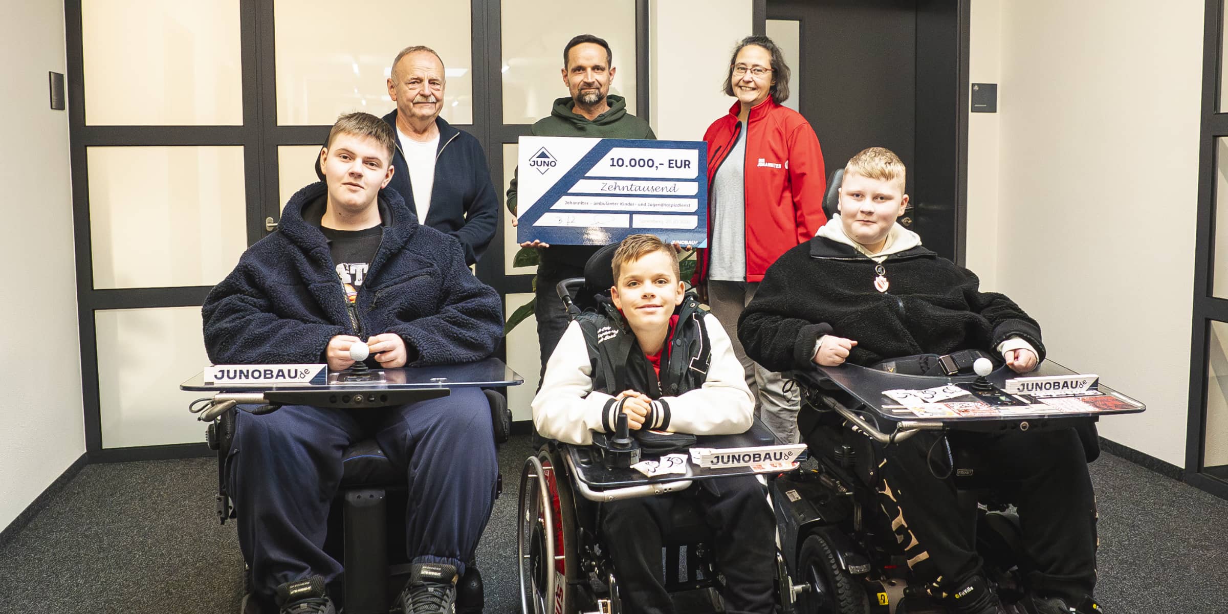 JUNO-Bau - Gemeinsam stark: Spendenübergabe an den ambulanten Kinder- und Jugendhospizdienst der Johanniter‑Unfall‑Hilfe e. V. in Cottbus