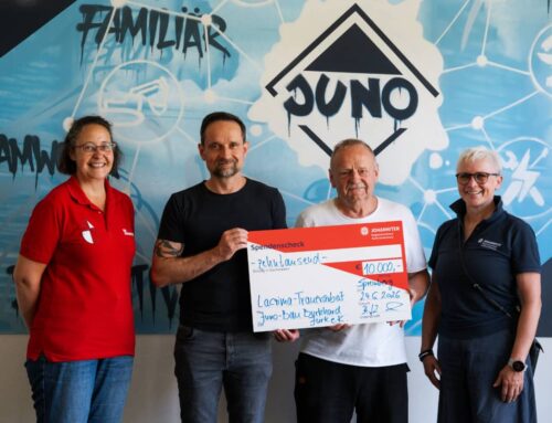 10.000 Euro für die Johanniter: JUNO-Bau unterstützt die Lacrima-Trauerarbeit